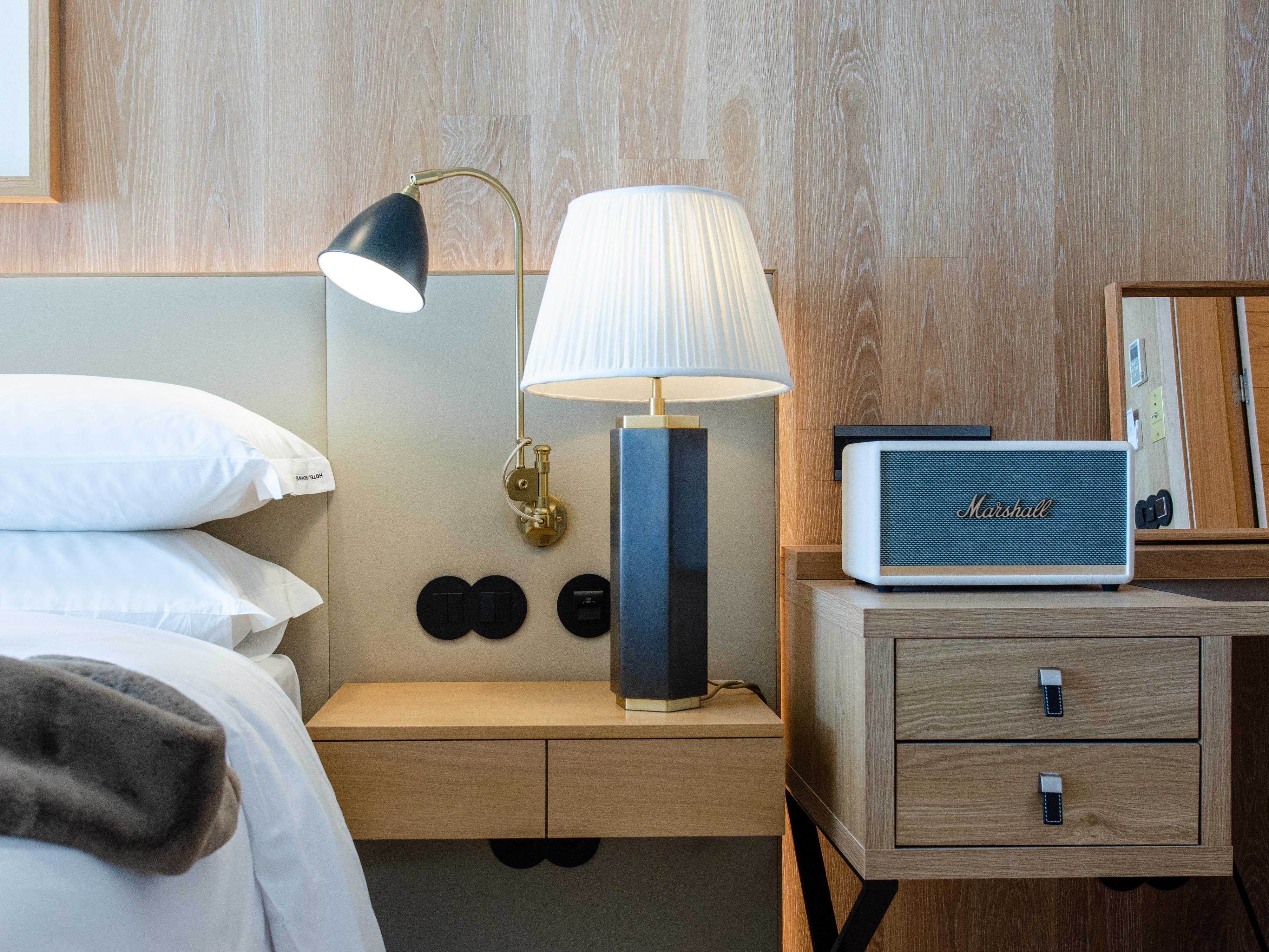 Browns Avenue Hotel ลิสบอน ภายนอก รูปภาพ A bedside table