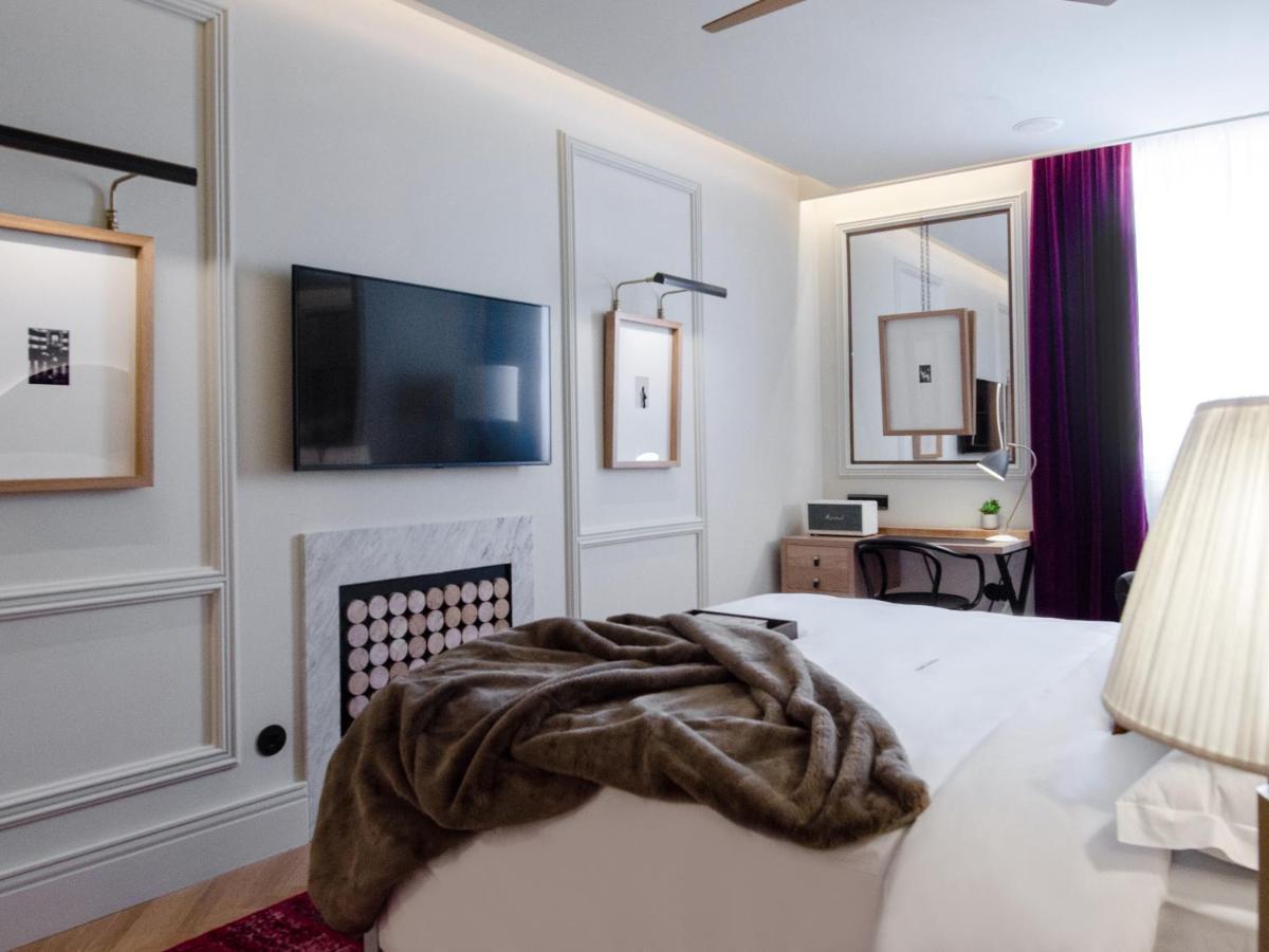 Browns Avenue Hotel ลิสบอน ภายนอก รูปภาพ A room at the hotel
