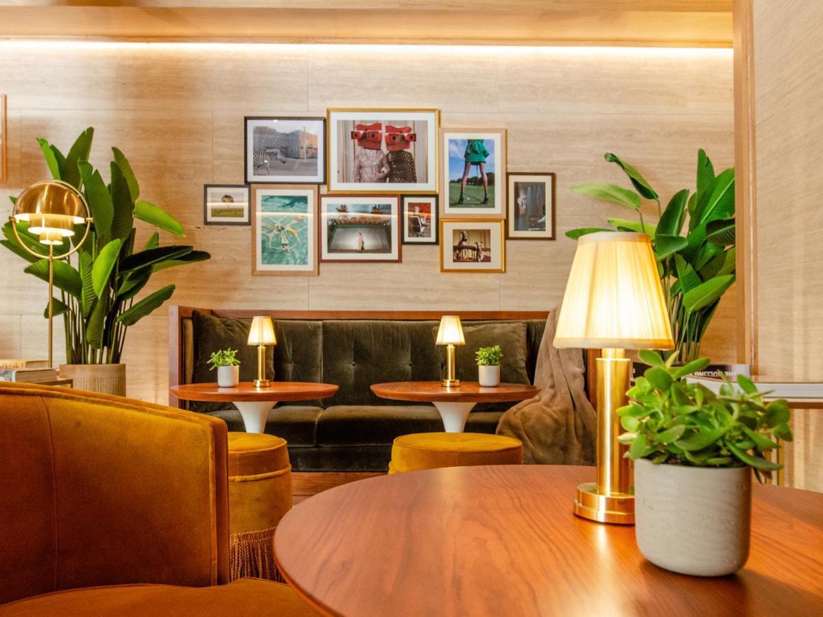 Browns Avenue Hotel ลิสบอน ภายนอก รูปภาพ The interior of the lounge